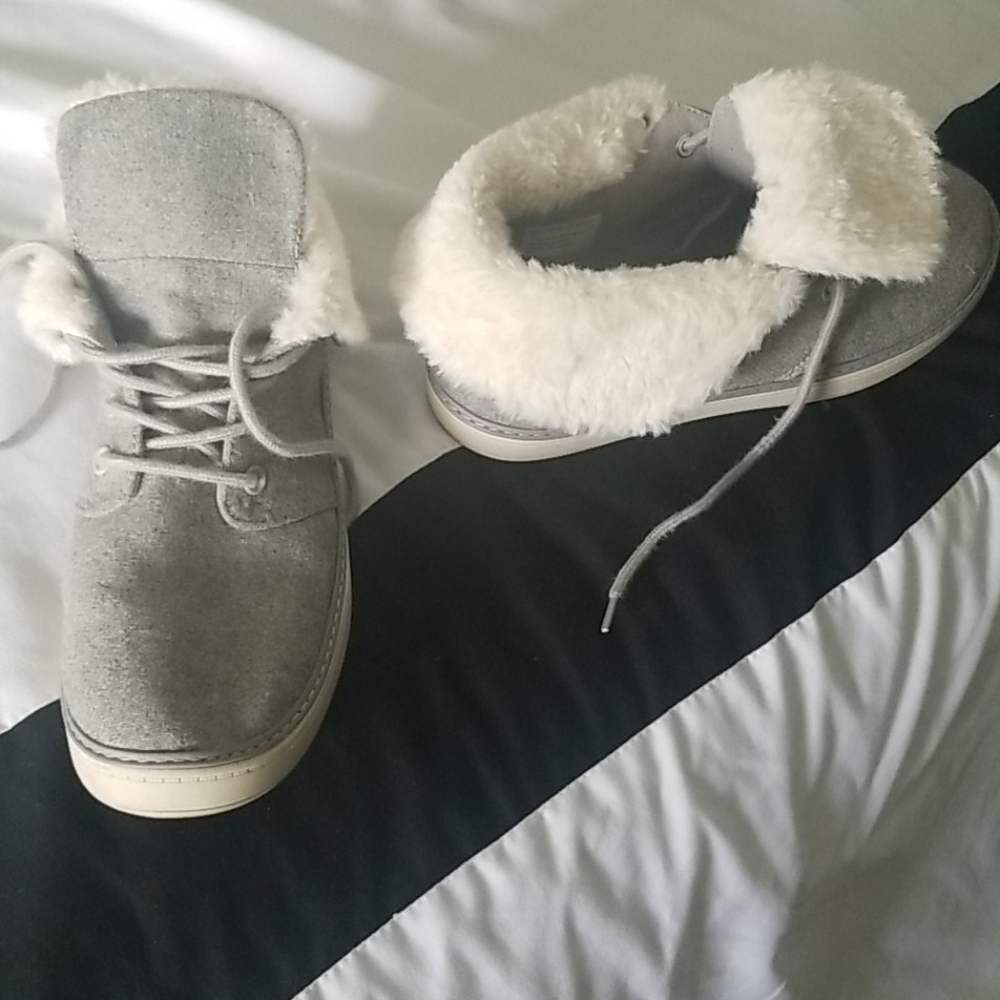 Shoes - Picture 3 of 5